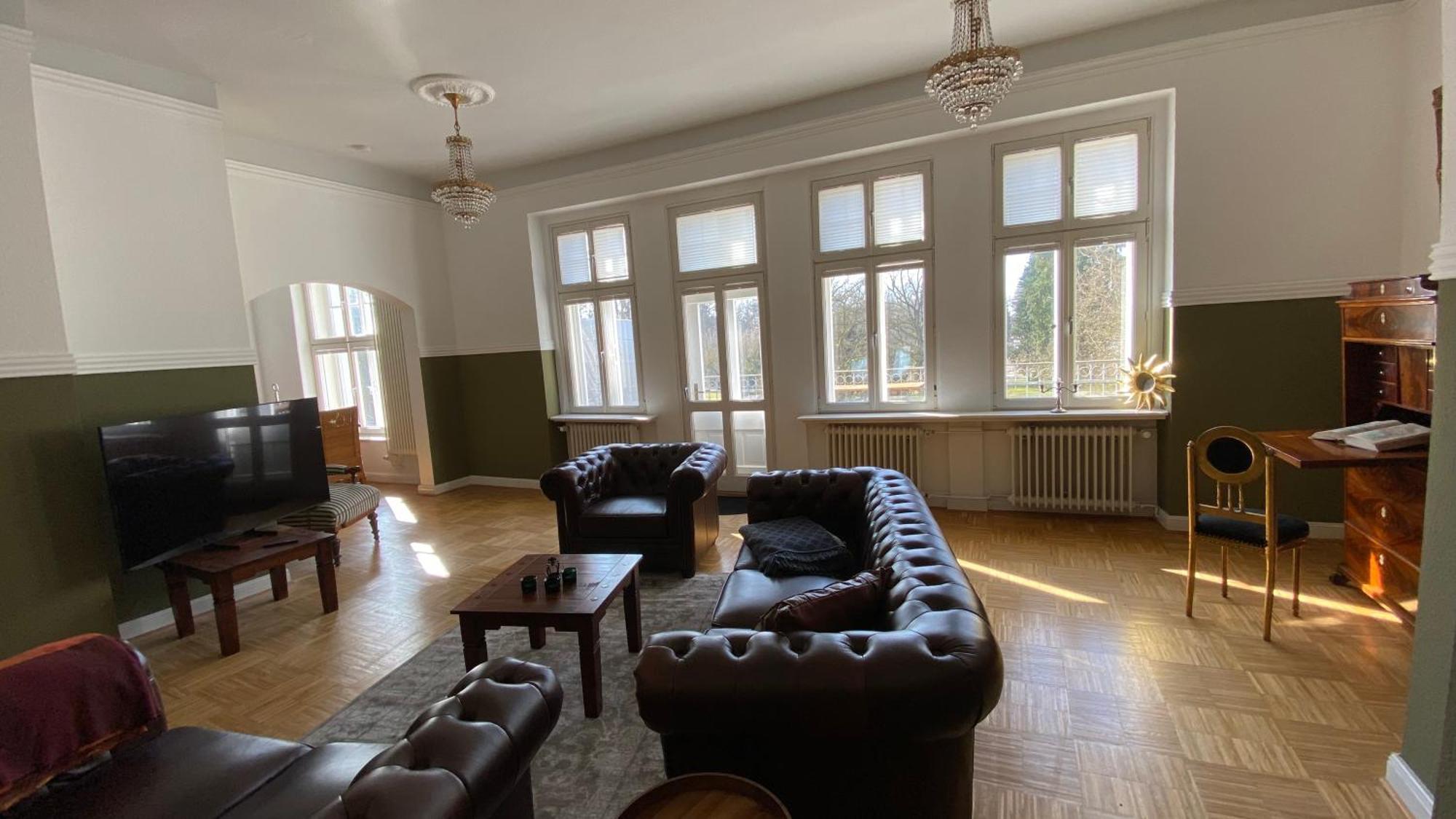 Schloss Badow Luaran gambar