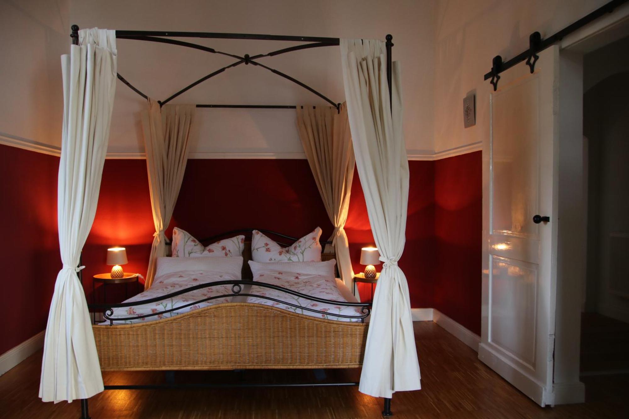 Schloss Badow Luaran gambar